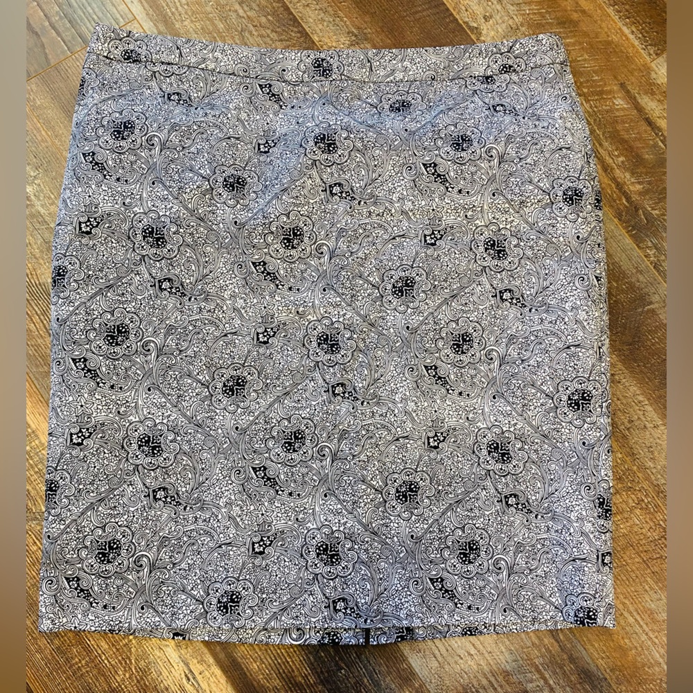 black/white pencil skirt